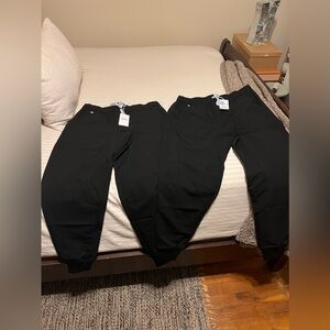 NEW WITH TAG | TWO Pairs of Men’s FIGS Tansen Jogger 2.0 Short (Medium)